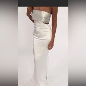ISOO meshki genesis diamante dress white! I’m trying to find an XS!